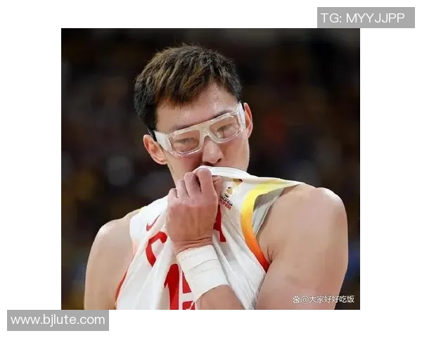 程帅澎左脚踝90度歪曲！苦楚倒地捂脚哆嗦 媒体人高呼韩国队太脏了